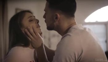 Busty brunette Ariella Ferrera gives head